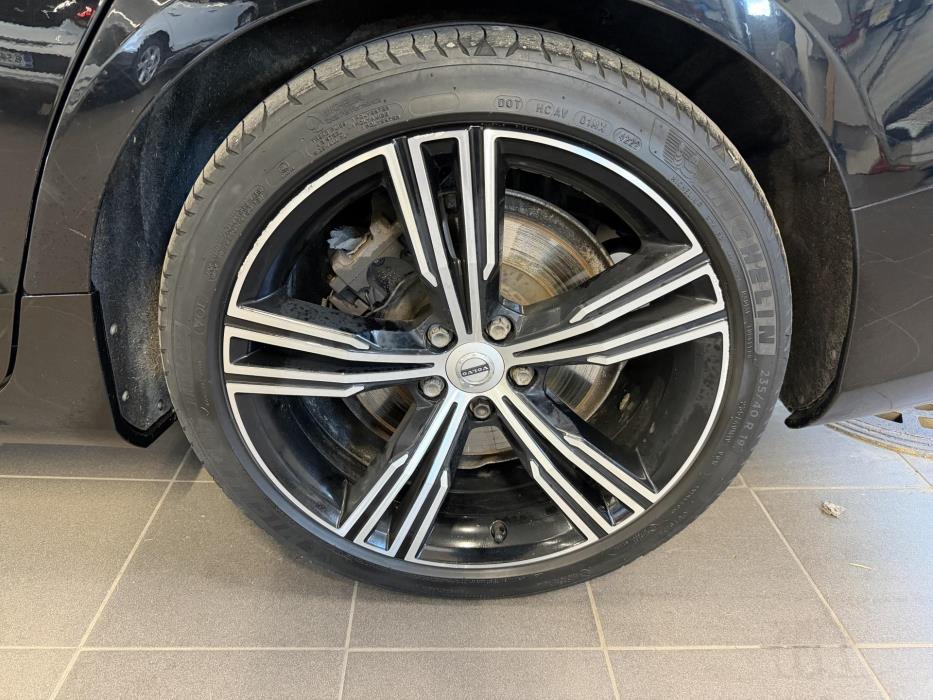 VOLVO V60 2021