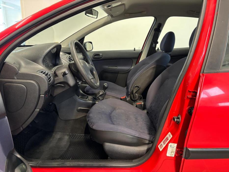 PEUGEOT 206 2001