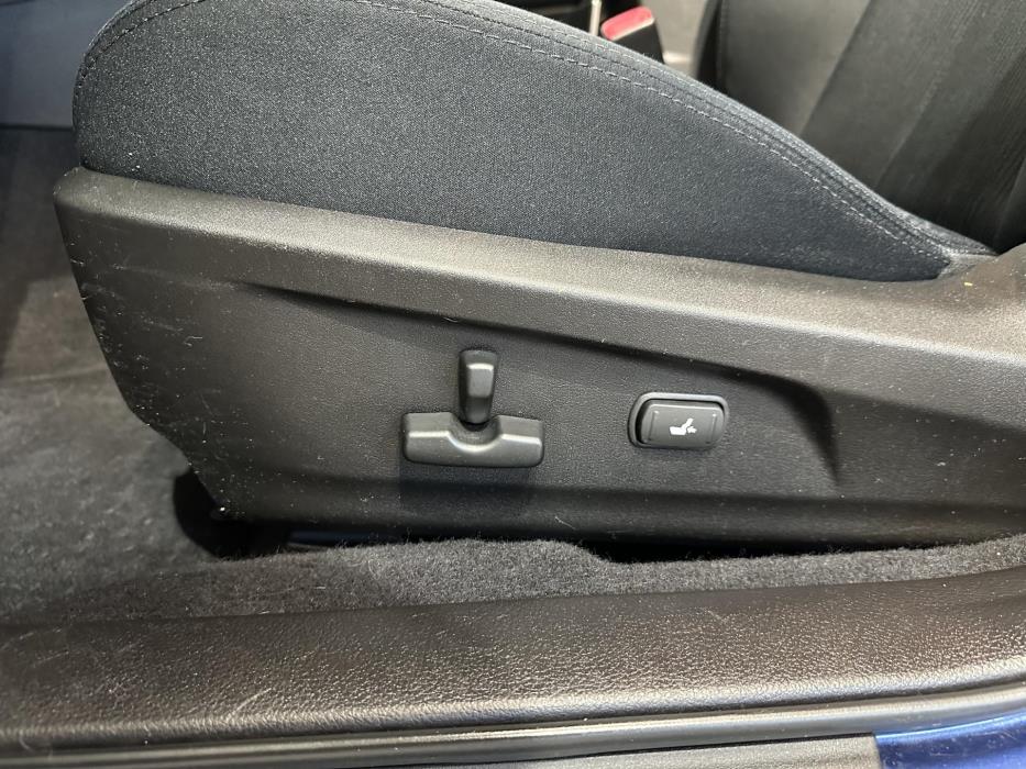 SUBARU Legacy 2011