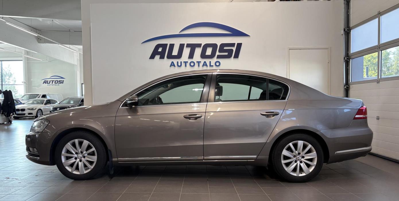 VOLKSWAGEN Passat 2011