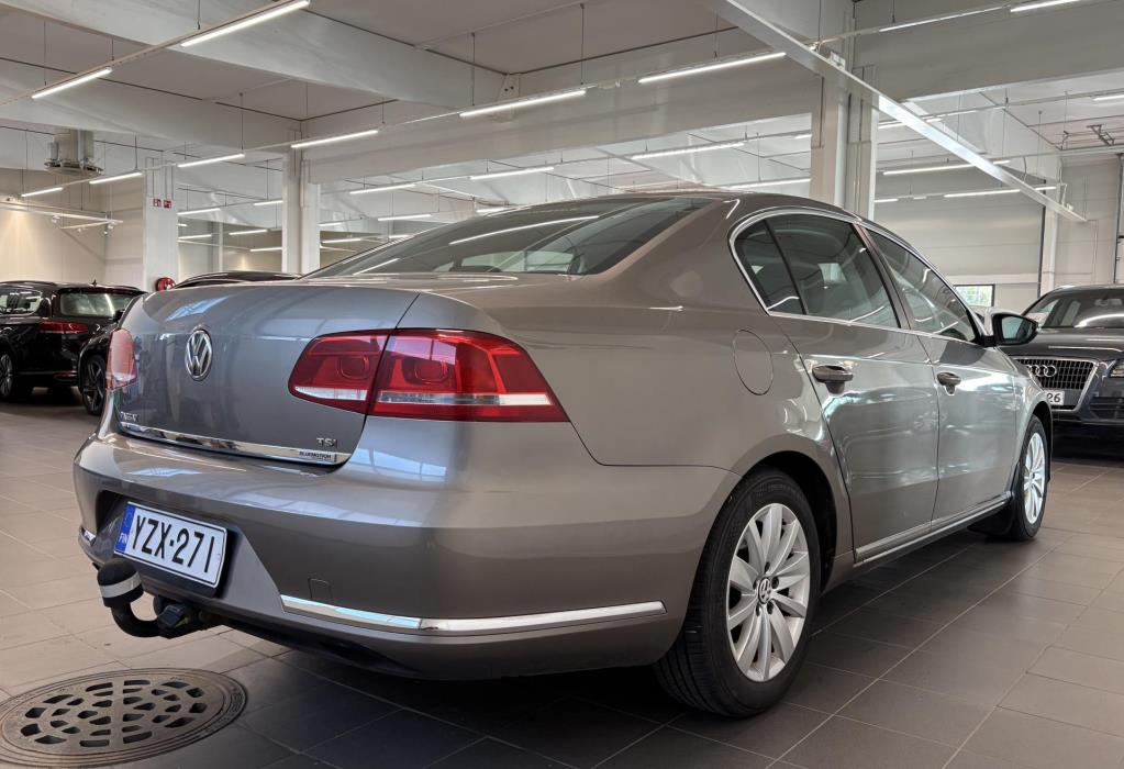 VOLKSWAGEN Passat 2011