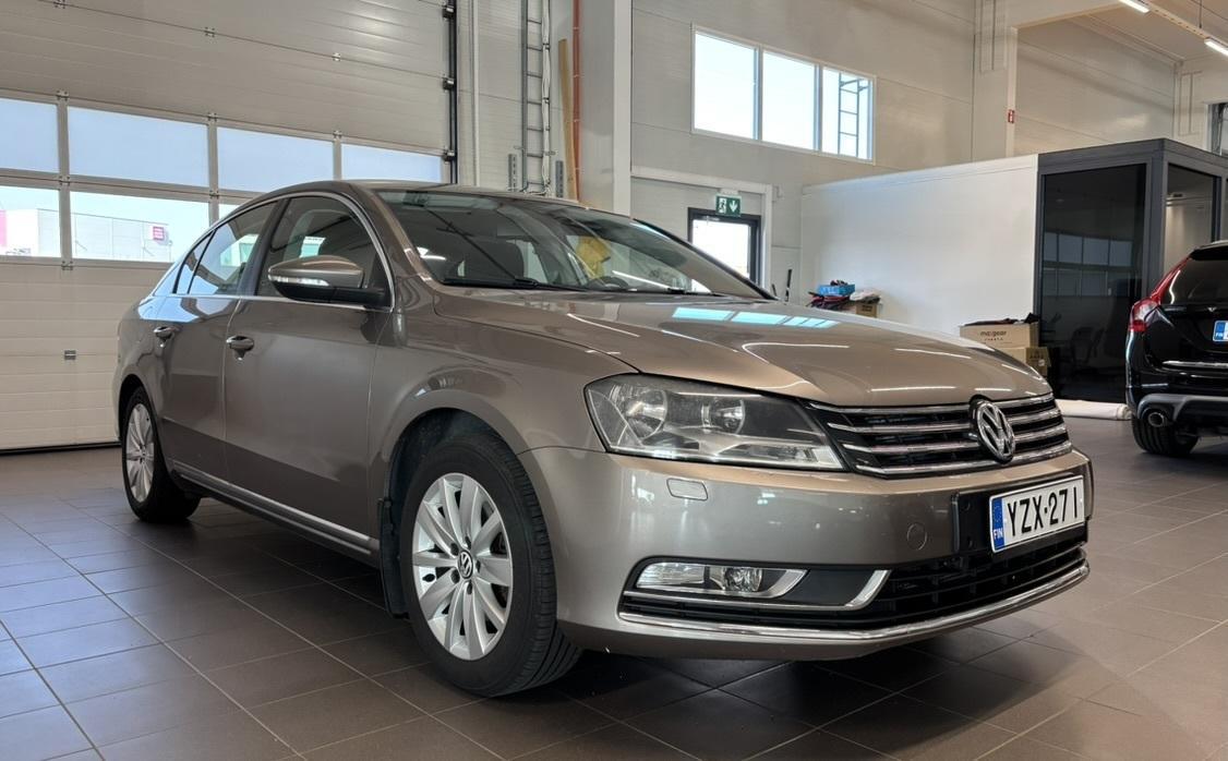 VOLKSWAGEN Passat 2011