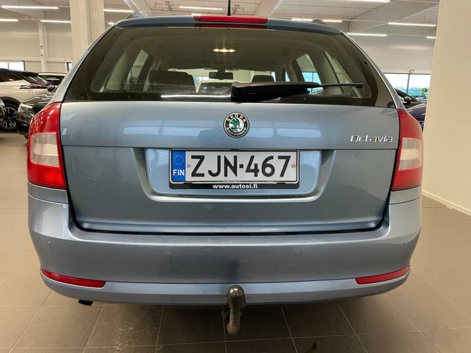SKODA Octavia 2012