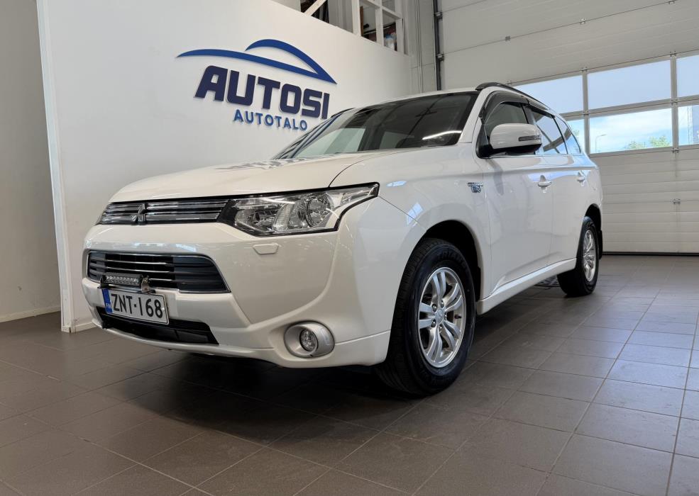 MITSUBISHI Outlander PHEV 2015
