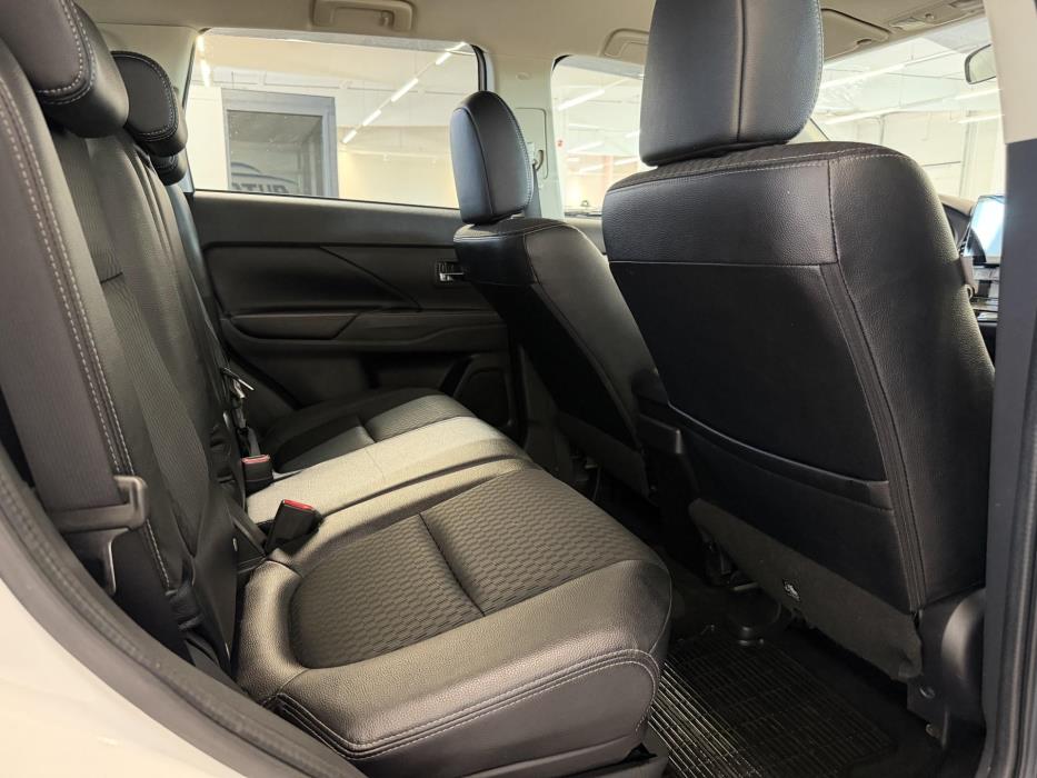 MITSUBISHI Outlander PHEV 2015