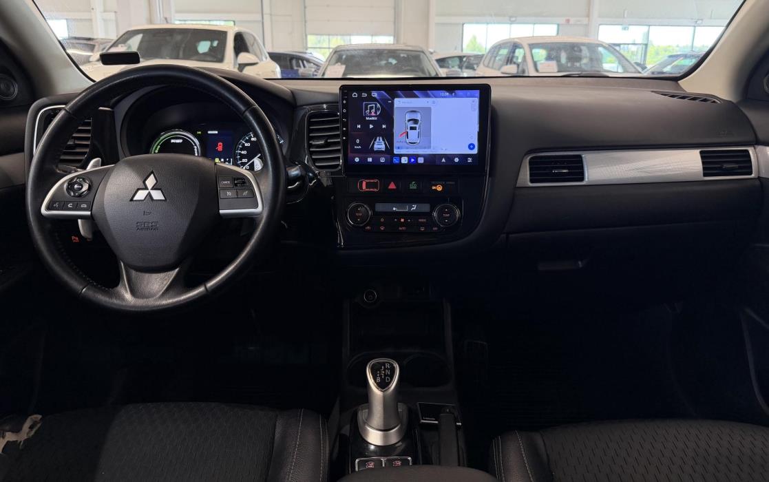 MITSUBISHI Outlander PHEV 2015