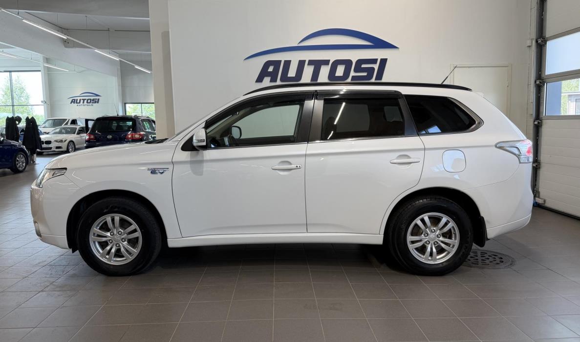 MITSUBISHI Outlander PHEV 2015