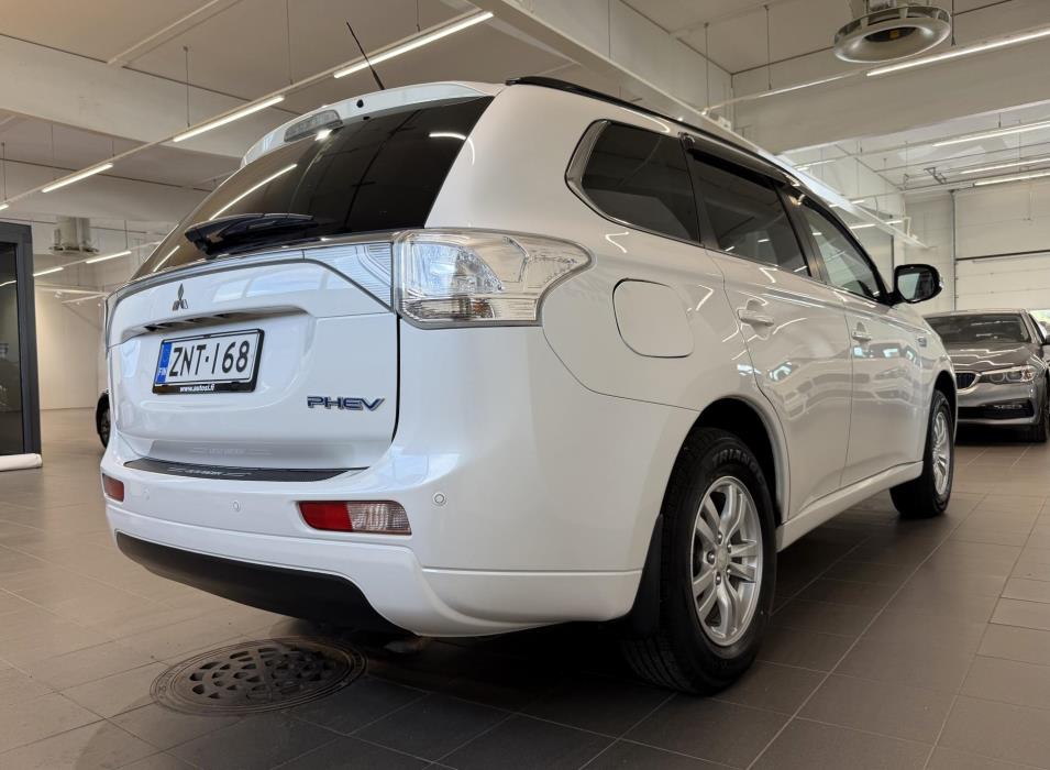 MITSUBISHI Outlander PHEV 2015