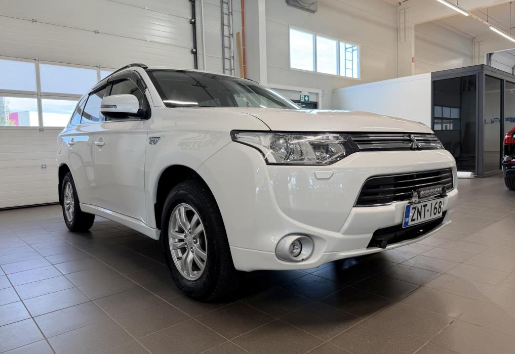 MITSUBISHI Outlander PHEV 2015