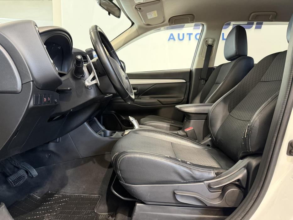MITSUBISHI Outlander PHEV 2015
