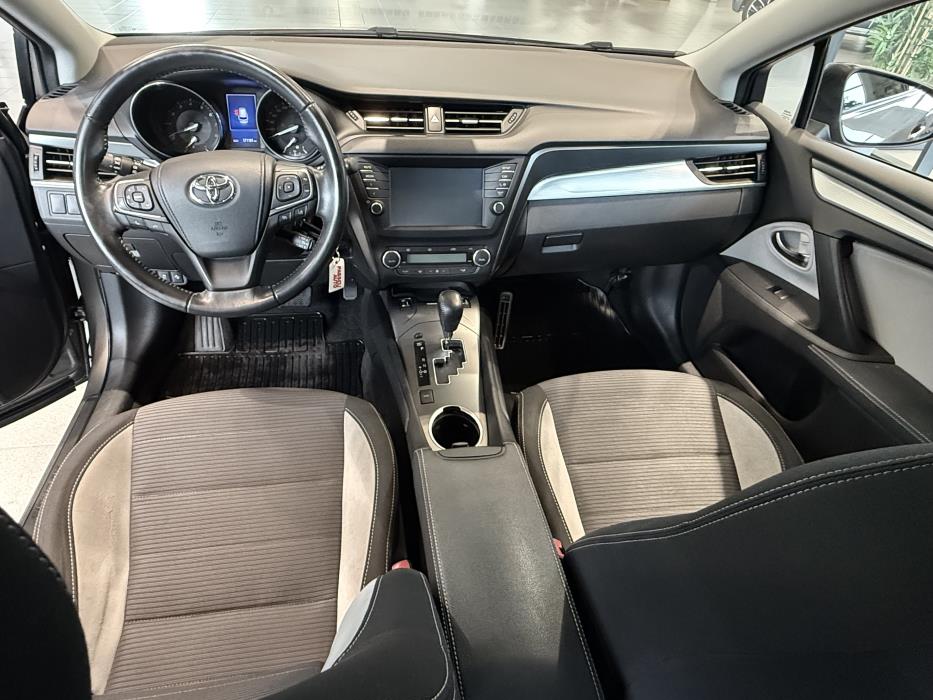 TOYOTA AVENSIS 2017