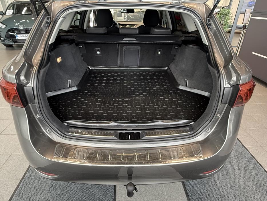 TOYOTA AVENSIS 2017
