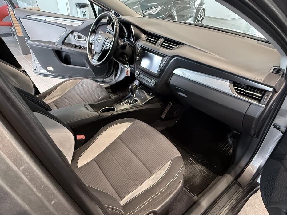 TOYOTA AVENSIS 2017