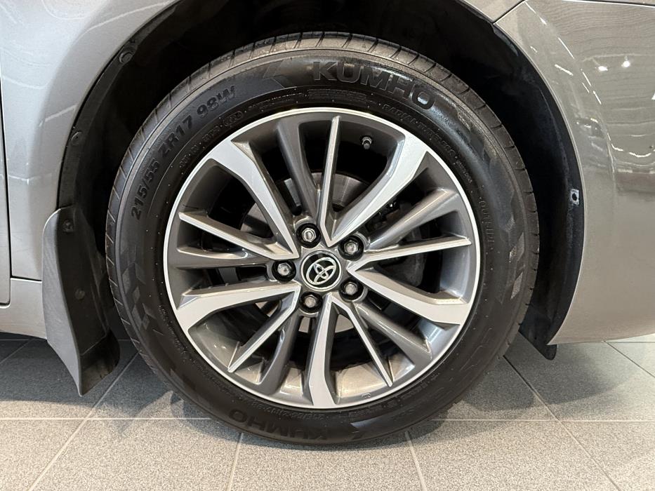 TOYOTA AVENSIS 2017