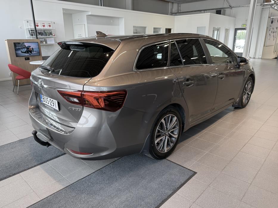 TOYOTA AVENSIS 2017