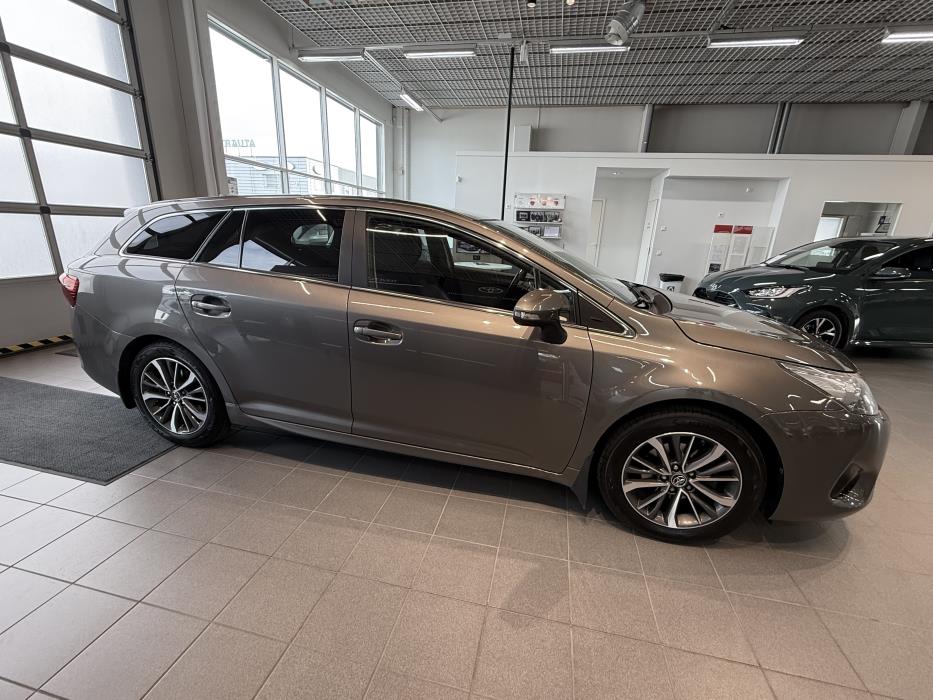 TOYOTA AVENSIS 2017