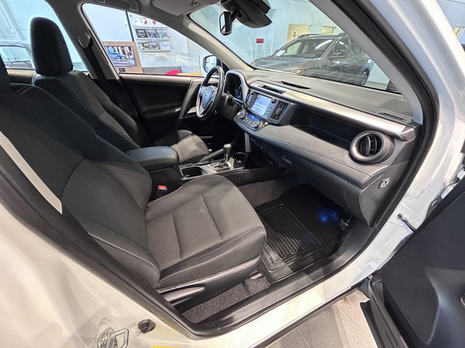TOYOTA RAV4 2018