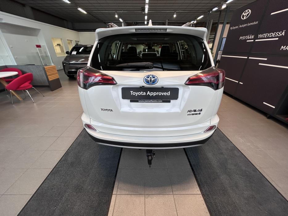 TOYOTA RAV4 2018