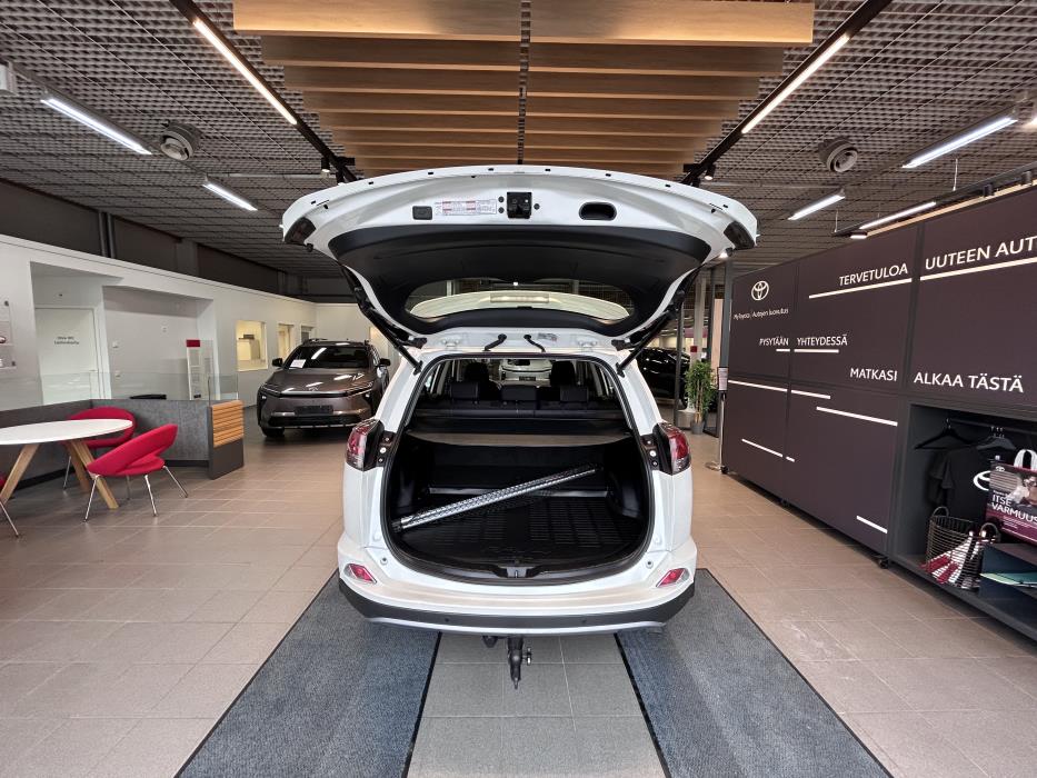 TOYOTA RAV4 2018
