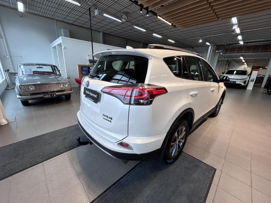 TOYOTA RAV4 2018