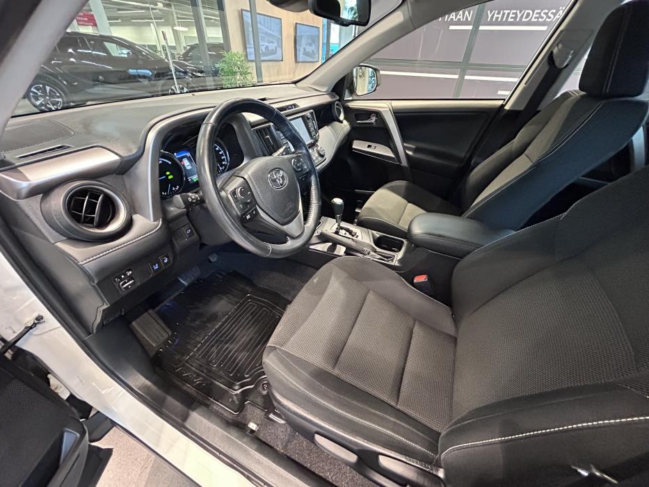 TOYOTA RAV4 2018