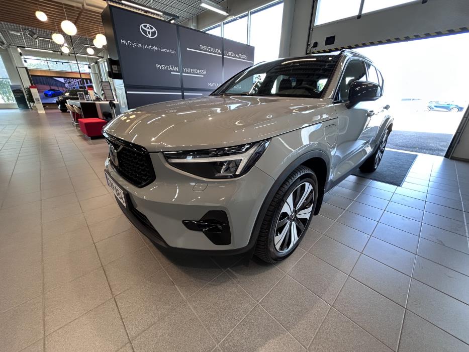 VOLVO XC40 2023