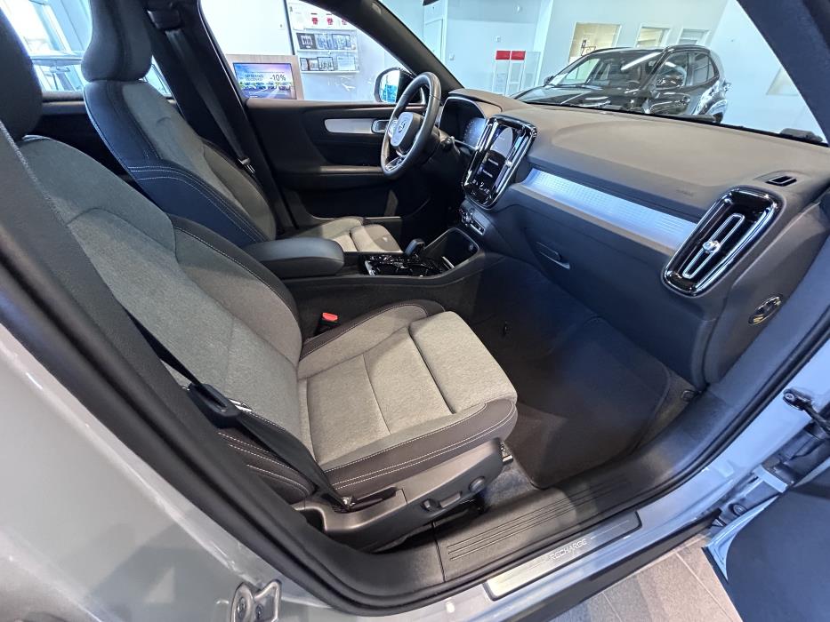 VOLVO XC40 2023