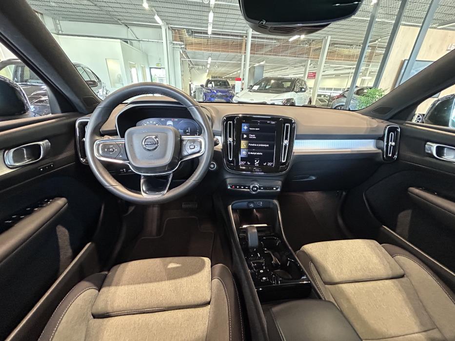 VOLVO XC40 2023