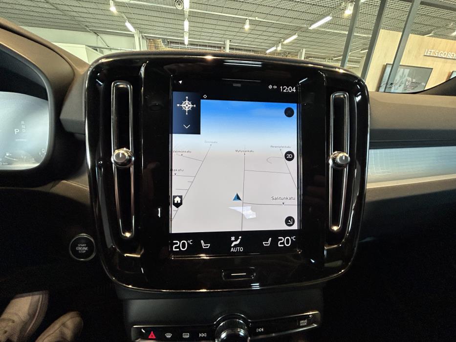 VOLVO XC40 2023