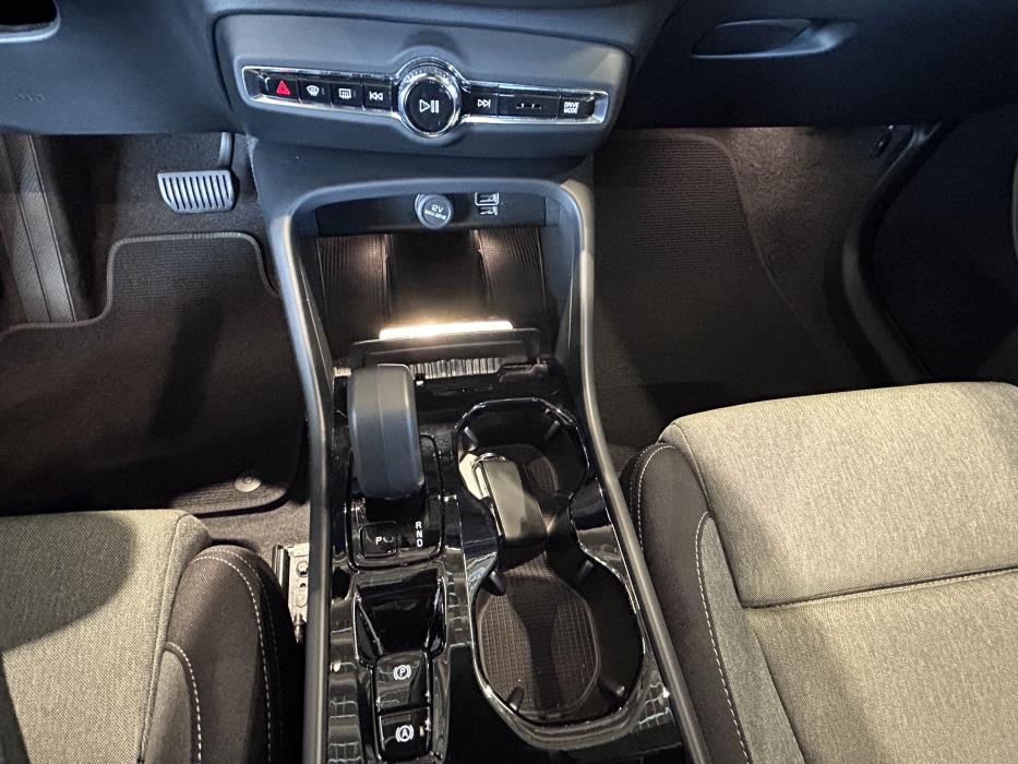 VOLVO XC40 2023