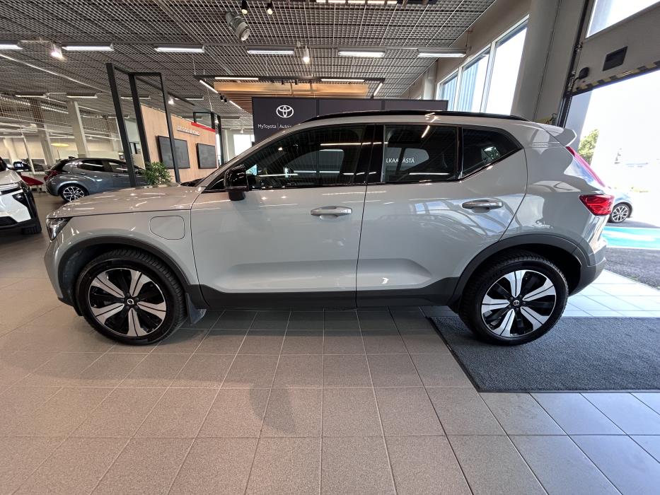VOLVO XC40 2023