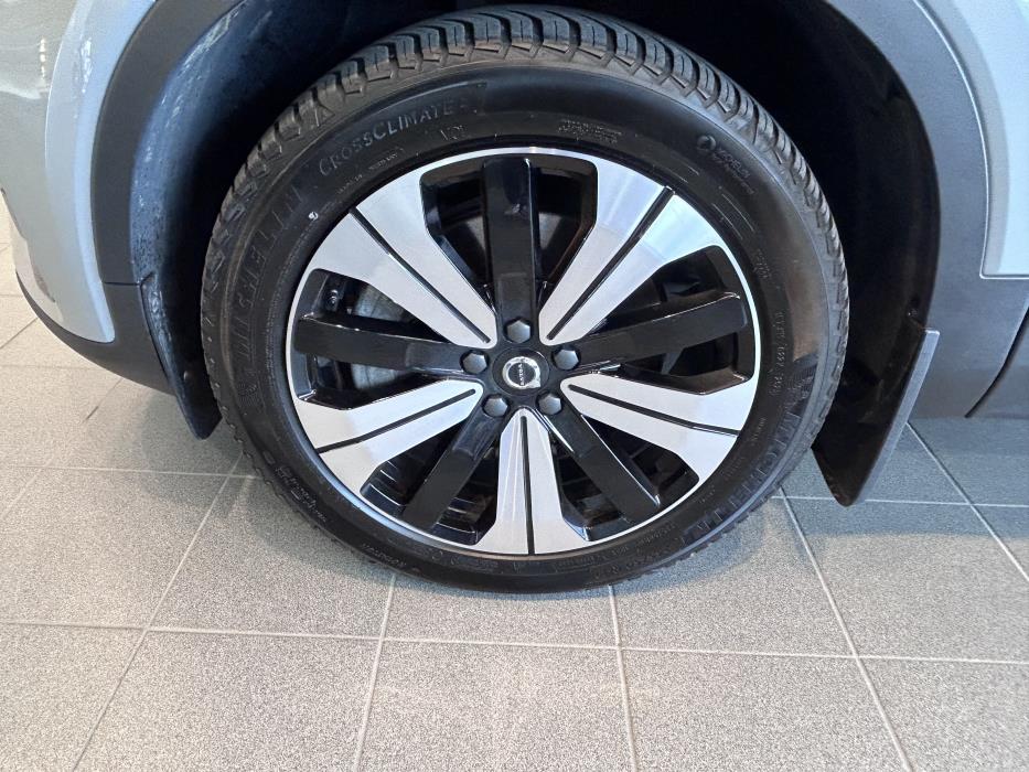 VOLVO XC40 2023