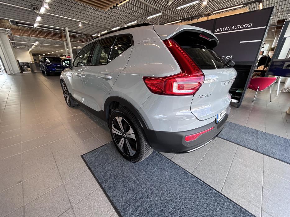 VOLVO XC40 2023