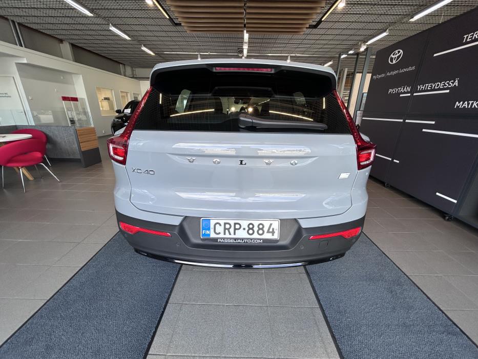 VOLVO XC40 2023