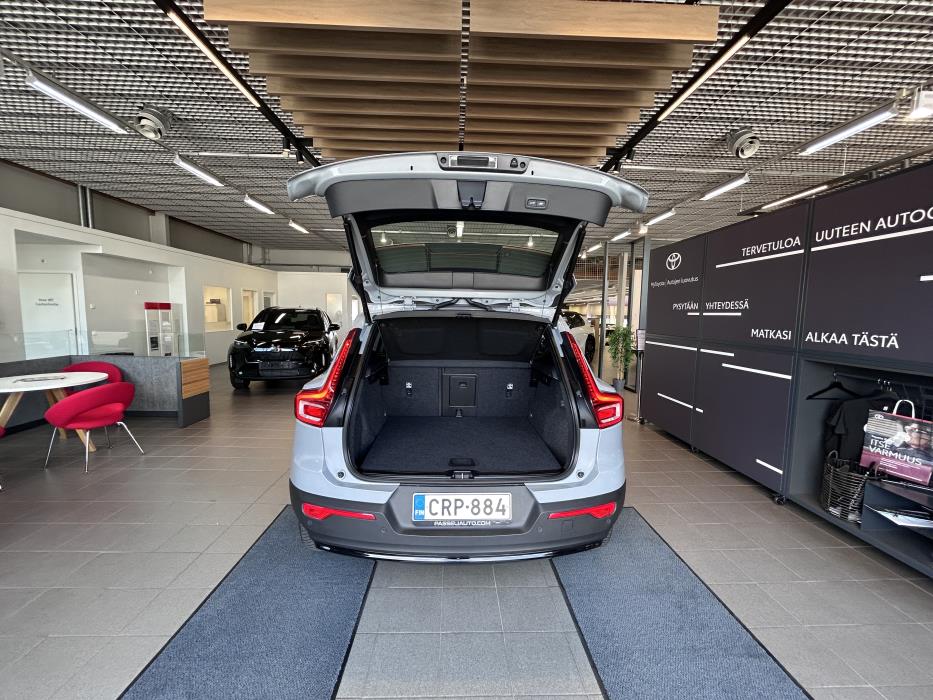 VOLVO XC40 2023