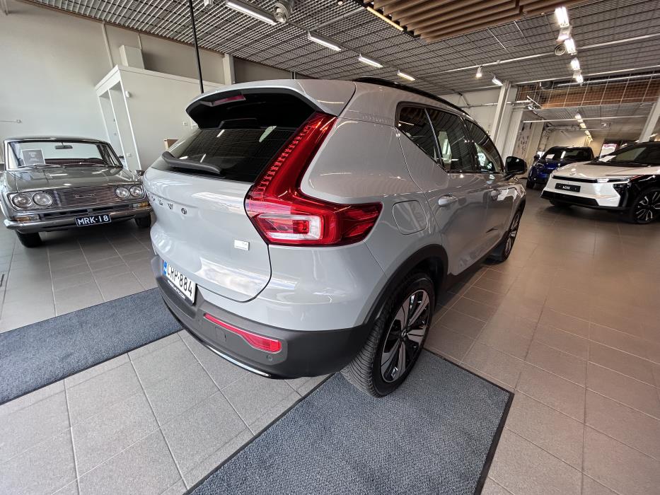 VOLVO XC40 2023