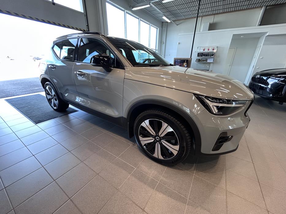 VOLVO XC40 2023
