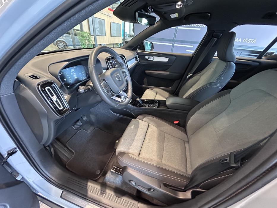 VOLVO XC40 2023