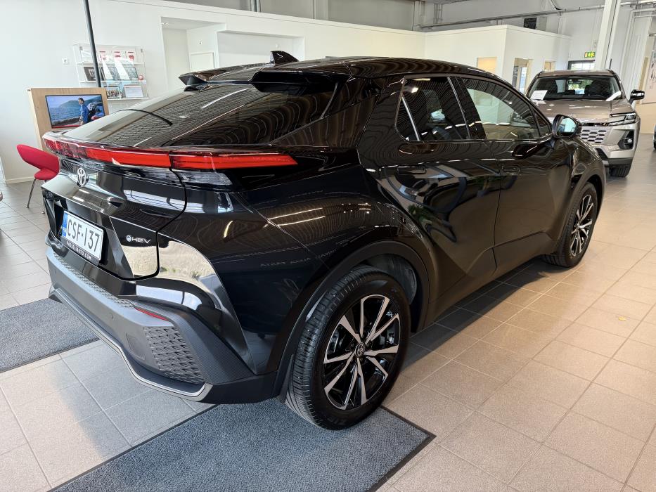 TOYOTA C-HR 2025