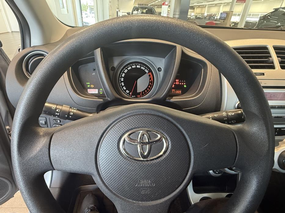 TOYOTA Urban Cruiser 2009