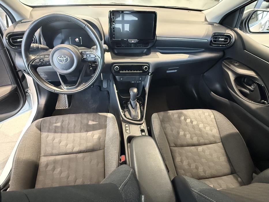 TOYOTA YARIS 2024