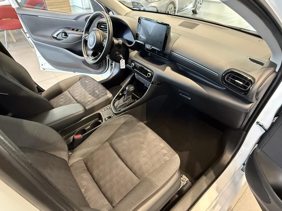 TOYOTA YARIS 2024