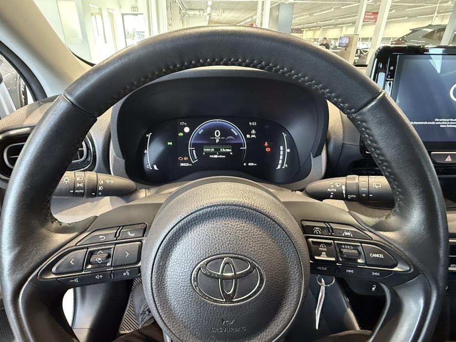 TOYOTA YARIS 2024