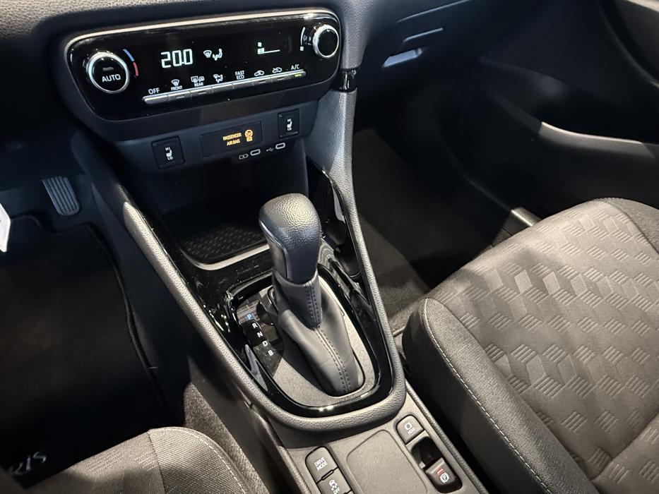 TOYOTA YARIS 2024