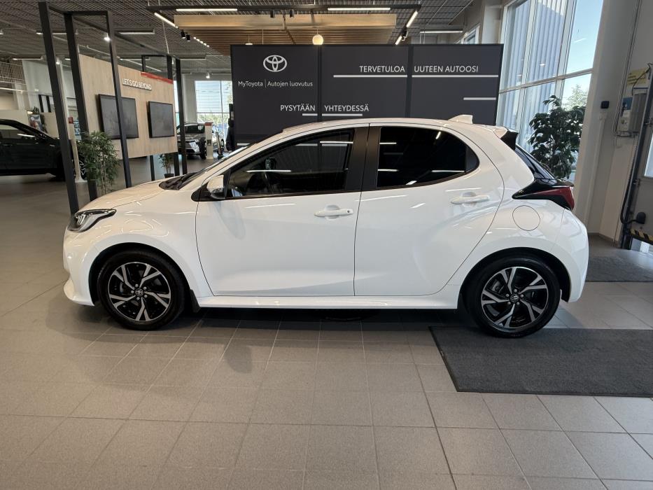 TOYOTA YARIS 2024