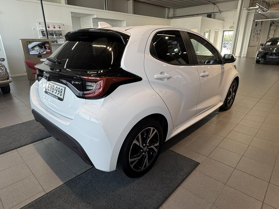 TOYOTA YARIS 2024