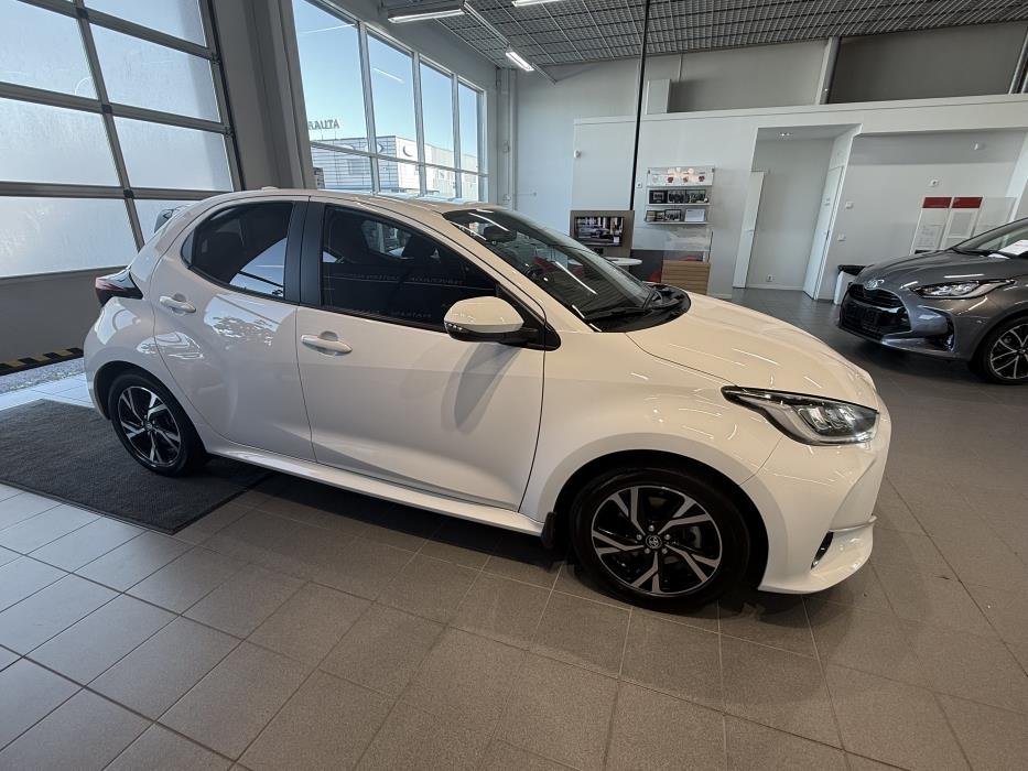 TOYOTA YARIS 2024