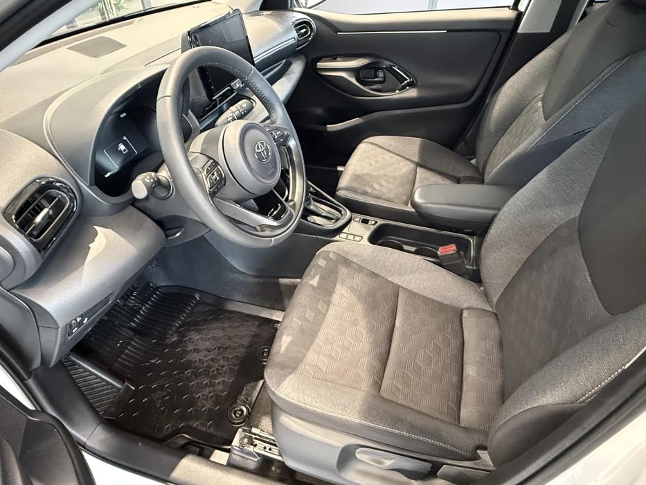 TOYOTA YARIS 2025