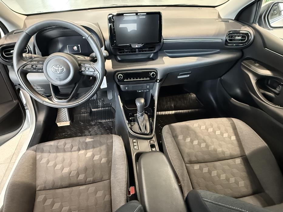 TOYOTA YARIS 2025