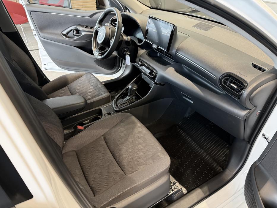 TOYOTA YARIS 2025